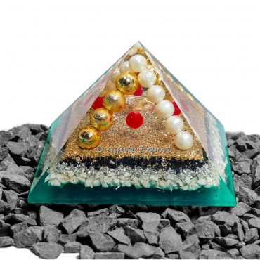 Howlite With Green Layer Pearl Orgonite Pyramid